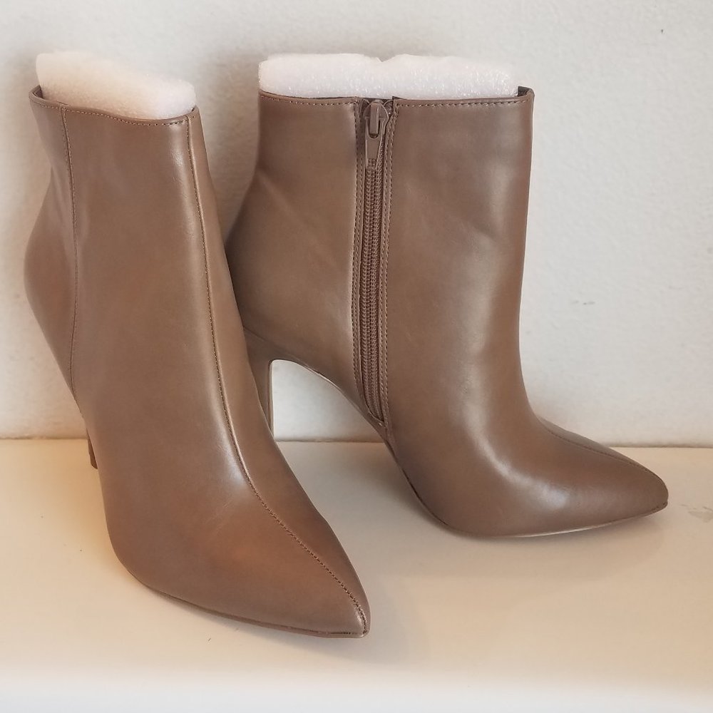 Charles by Charles David Delicious Bootie, Size 7